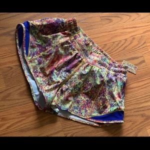 NWT SEAWHEEZE 2019 HOTTY HOT shorts Sz 4